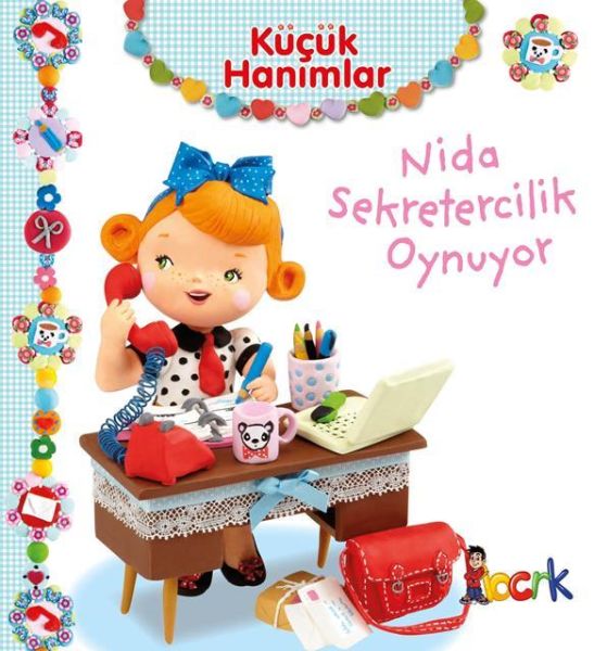 Nida Sekretercilik Oynuyor Küçük Hanımlar